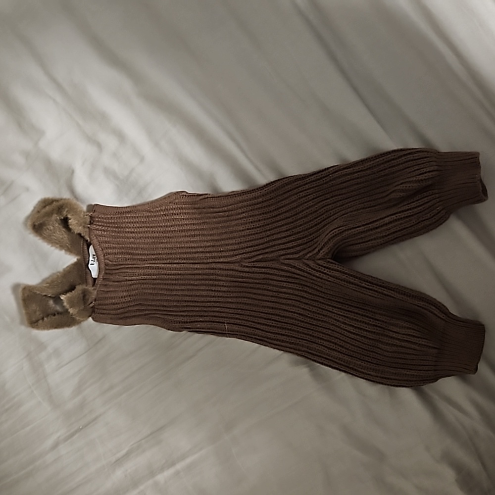 Baby romper. Size 6 months. Fur detail
